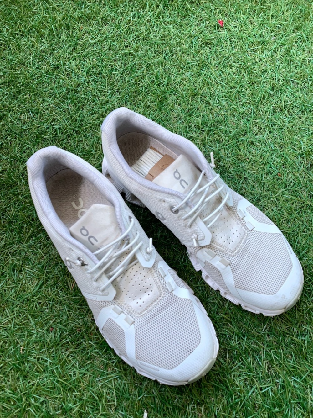 On cloud women's shoes size 8